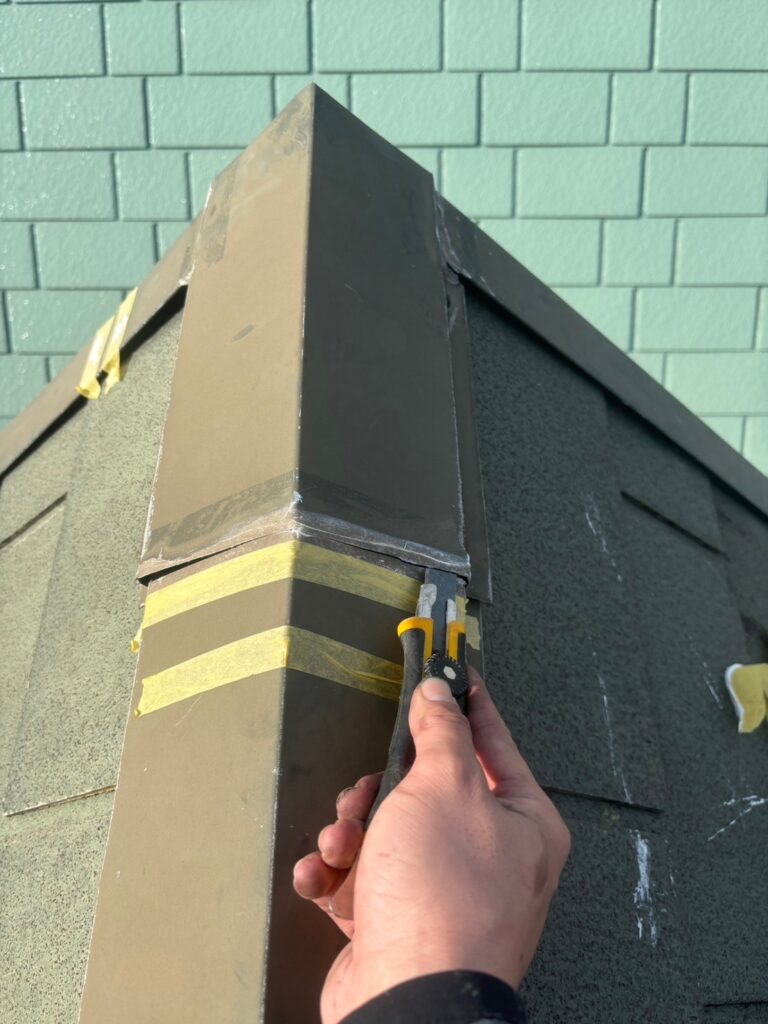 東大阪市石切町での雨漏り修理〈棟板金下地交換、ビス・コーキングの打ち直し〉 施工後